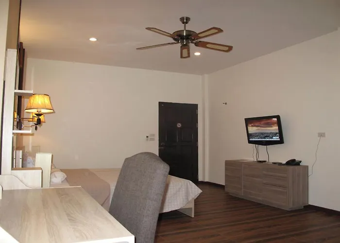 Qg Hotel 2*